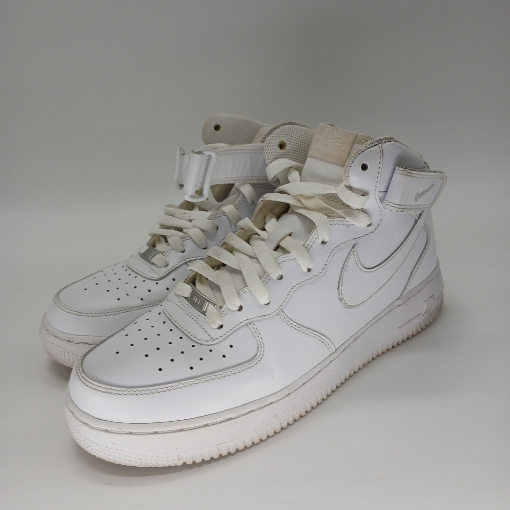 White Nike Air, size 10